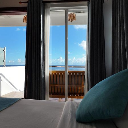 Hotel Reef Edge Thulusdhoo, Maldives Exterior foto