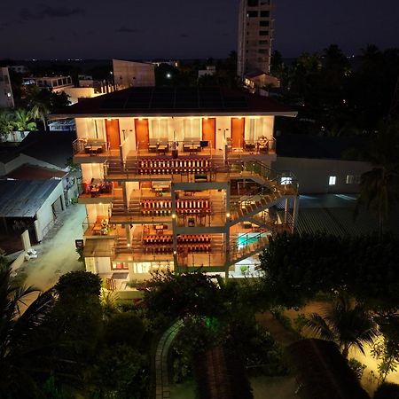 Hotel Reef Edge Thulusdhoo, Maldives Exterior foto