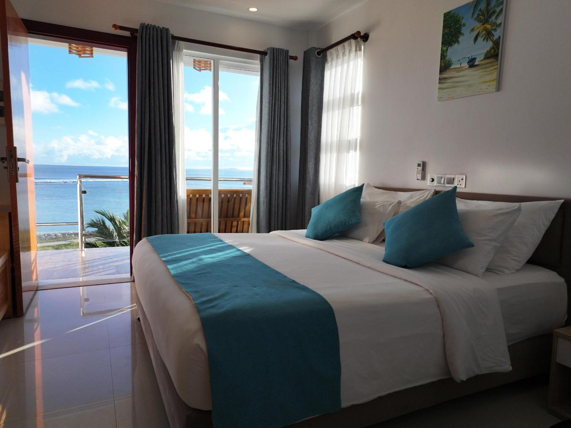 Hotel Reef Edge Thulusdhoo, Maldives Exterior foto