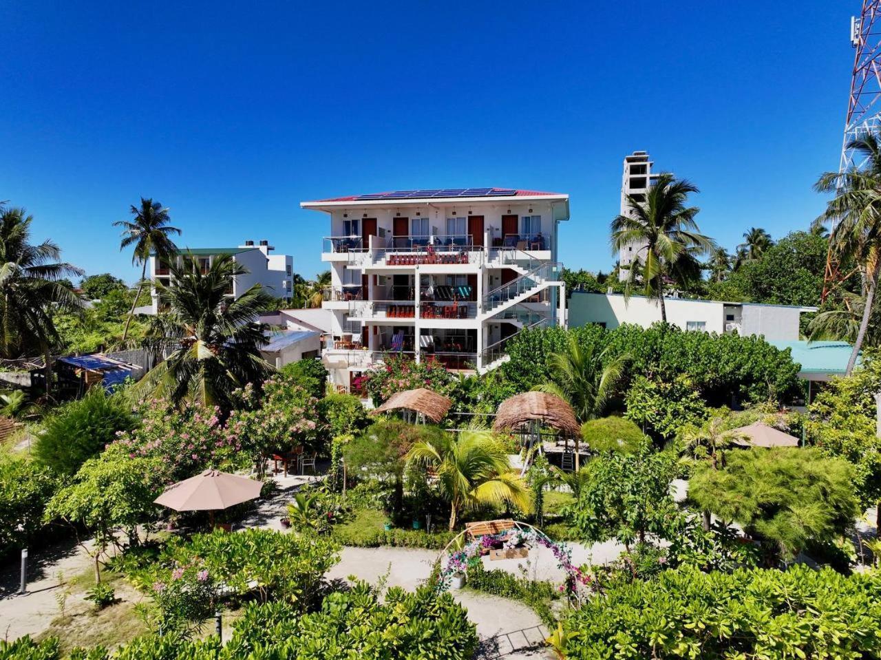 Hotel Reef Edge Thulusdhoo, Maldives Exterior foto