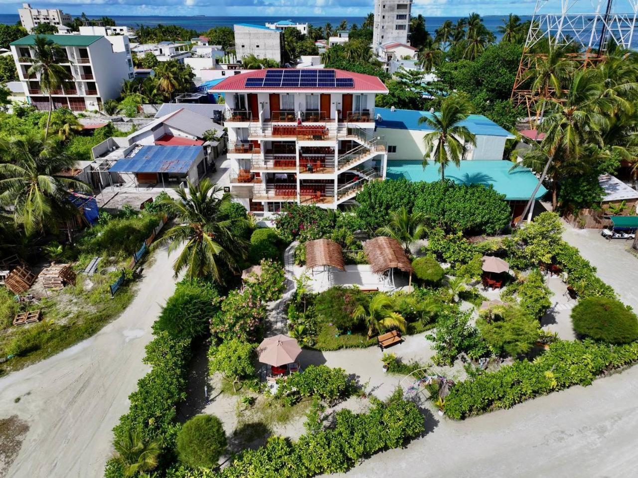 Hotel Reef Edge Thulusdhoo, Maldives Exterior foto