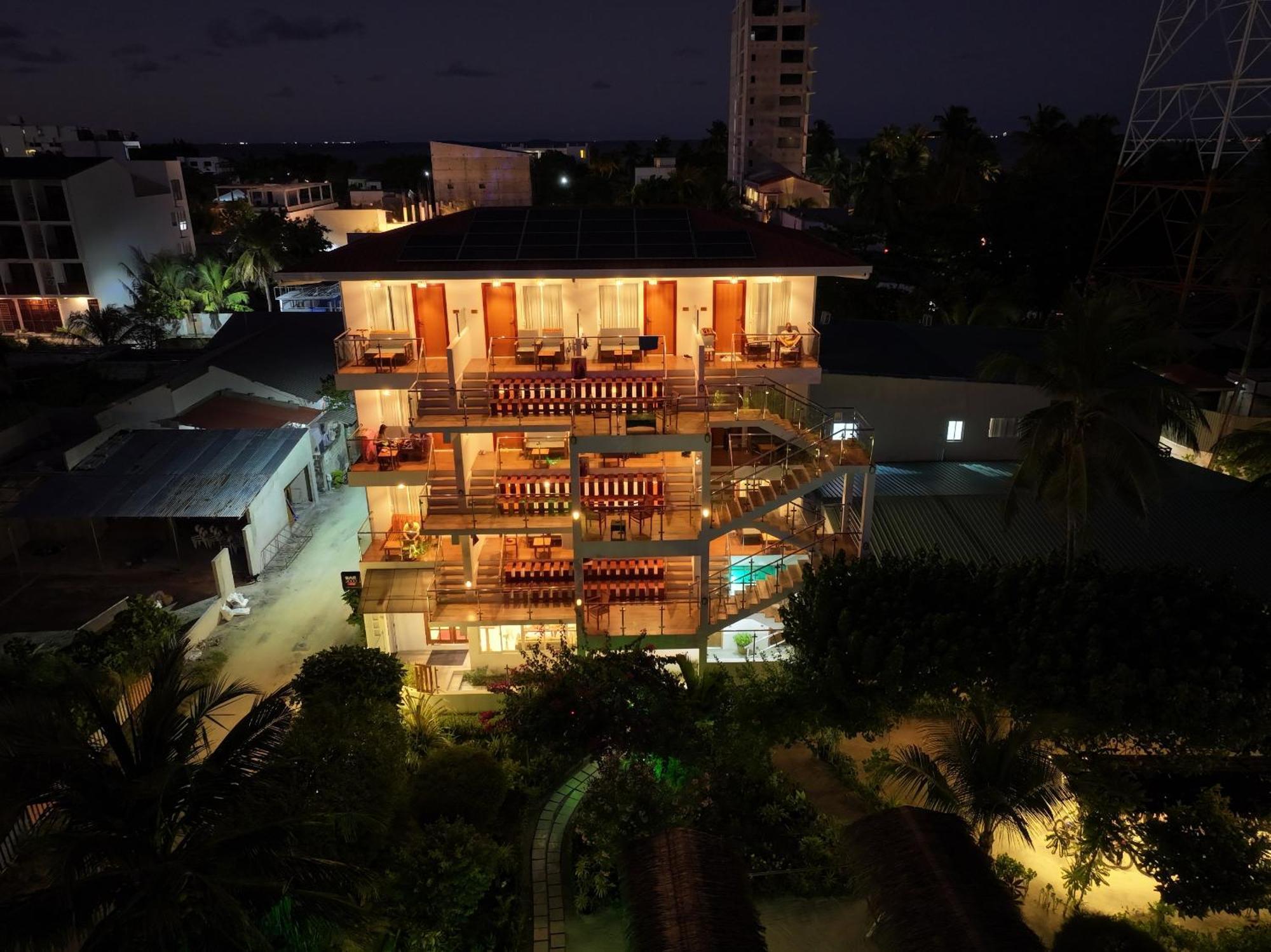 Hotel Reef Edge Thulusdhoo, Maldives Exterior foto